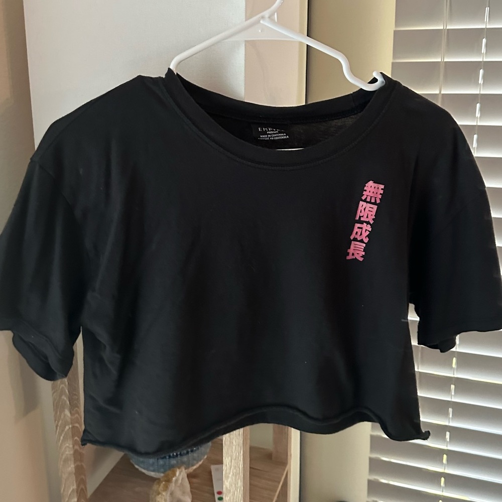 Cropped graphic tee